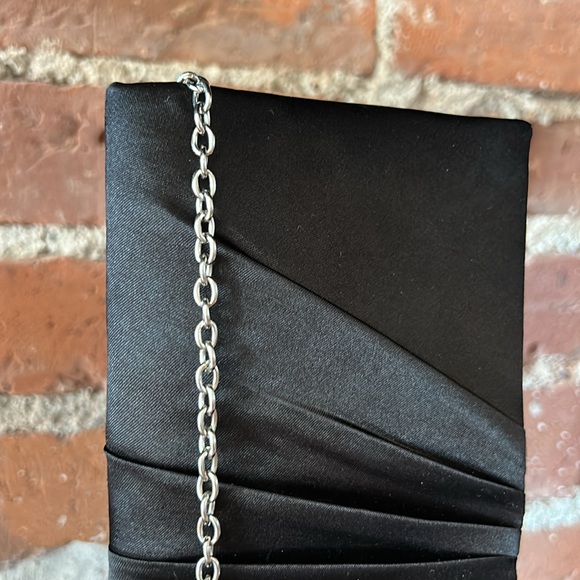 🎩 (2) Black Clutch Bundle 🎩 - Picture 4 of 4